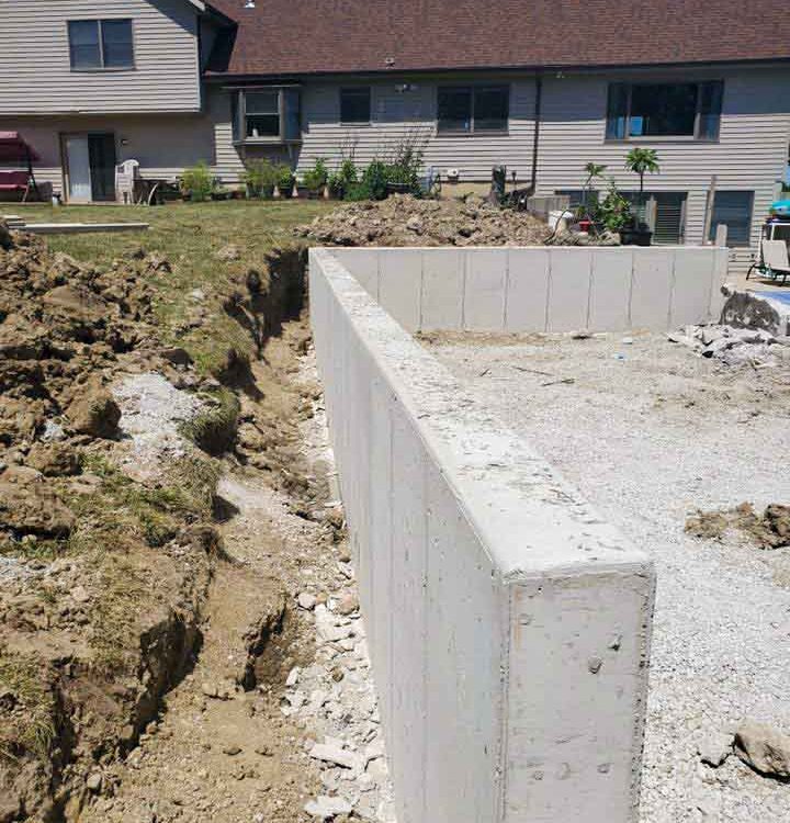 close up of a new L-shaped retaining wall in a yard